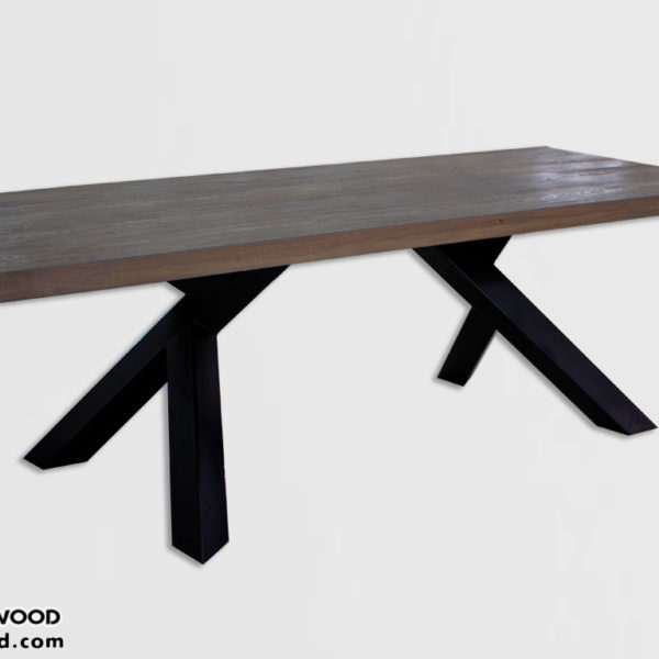 New model 2018 Dining table made of oak with metal legs.